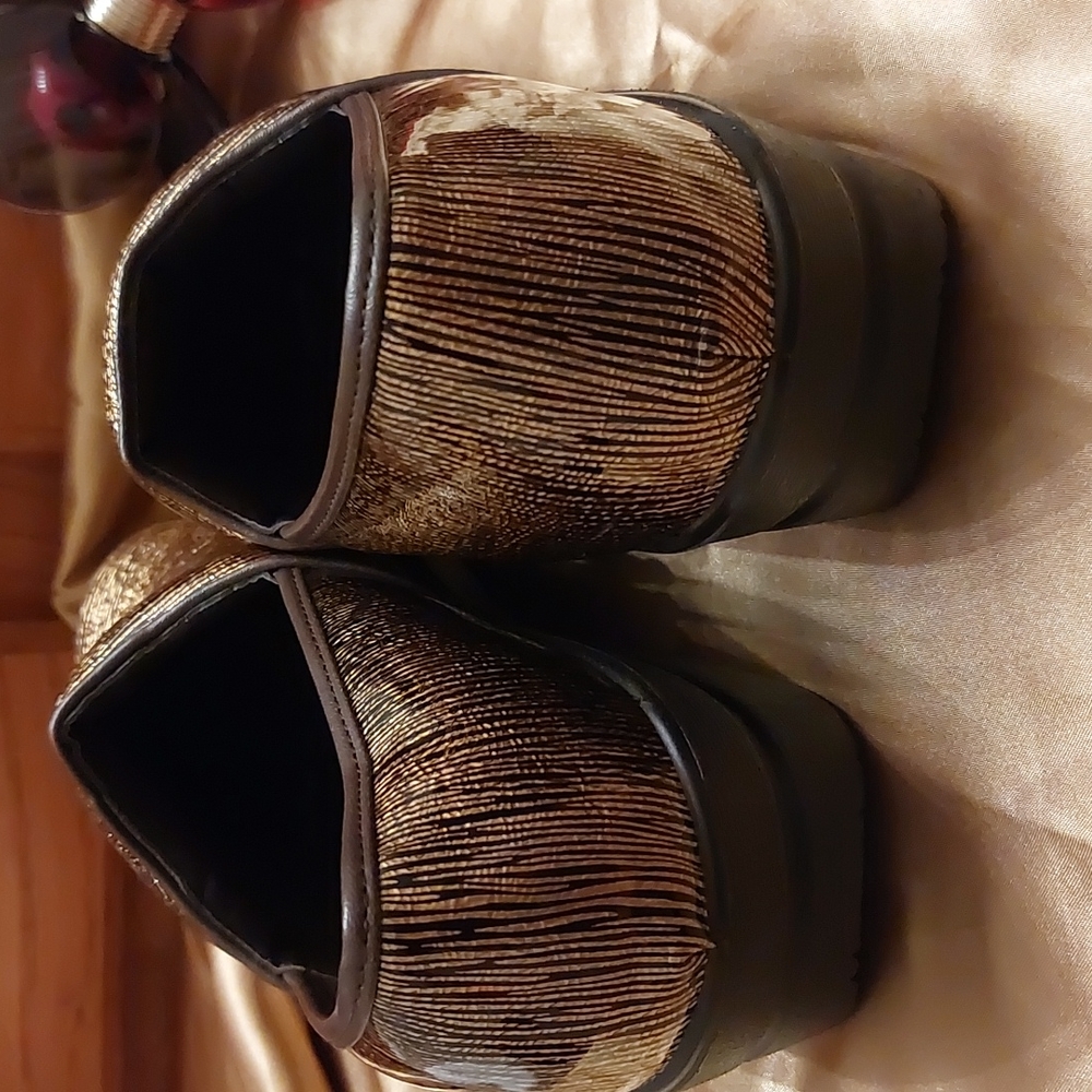 Clogs - Picture 5 of 7